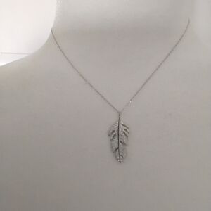 Elegant Silver Feather Pendant Necklace. NWT